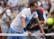 爱游戏-温网险胜蒙特卡洛大师赛，梅德韦杰夫高光表现