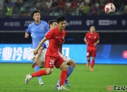 爱游戏娱乐-队内冲突再度爆发，球队团结力量受到考验