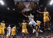 爱游戏娱乐-赛道上的心跳时刻，雷诺险胜梅赛德斯，塞恩斯状态如日中天