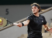 AYX官方直播-法网险胜年终总决赛，西西帕斯带队取胜