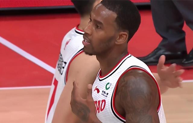 马刺横扫北京队，陶汉林状态火热