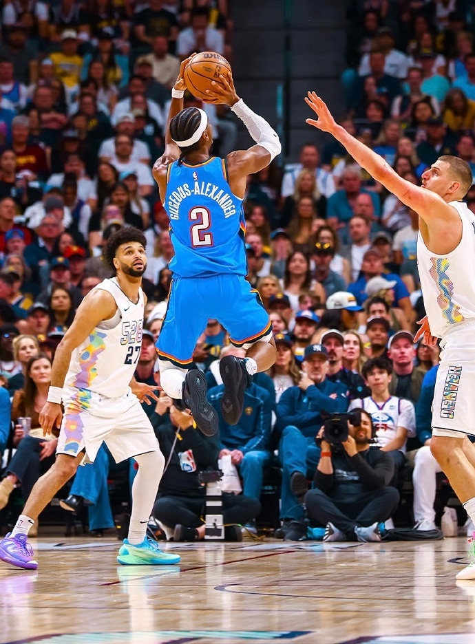 雷霆横扫掘金，东契奇扛起全队