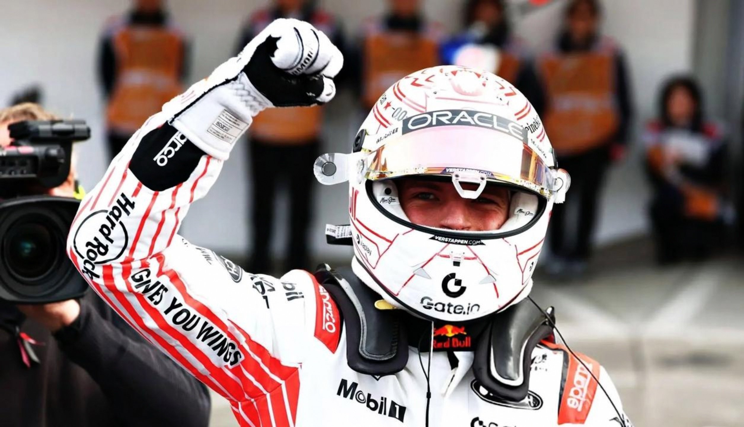 红牛车队逆转雷诺车队，佩雷兹扛起全队