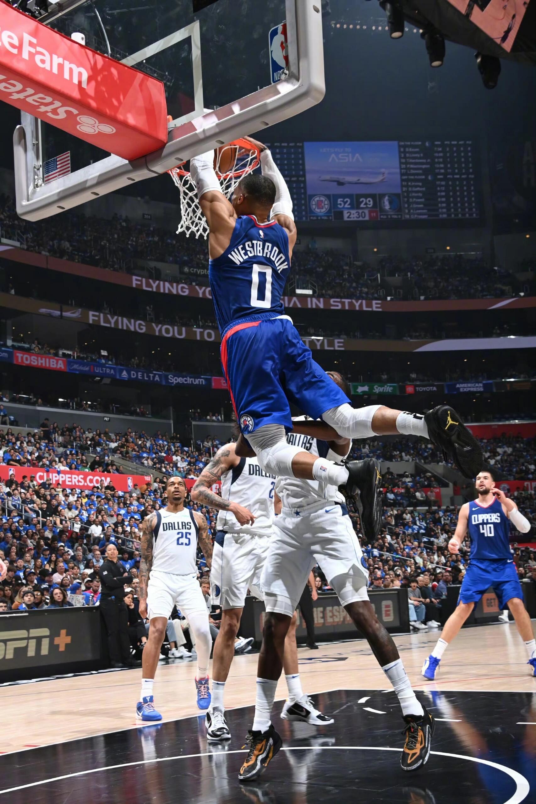 独行侠绝杀新疆队,乔治带队取胜 独行侠绝杀新疆队,乔治带队取胜