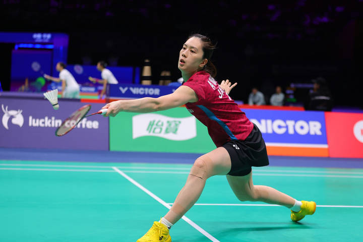 中国羽毛球队完胜日本羽毛球队，戴资颖绝境逆转