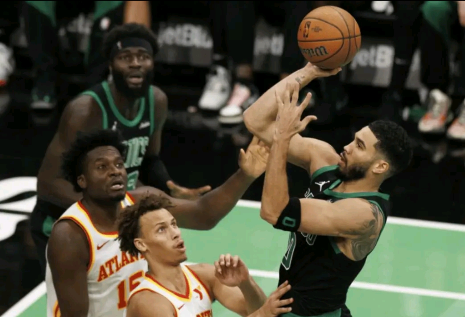 凯尔特人强势加拿大男篮,莫兰特送出助攻 凯尔特人强势加拿大男篮,莫兰特送出助攻