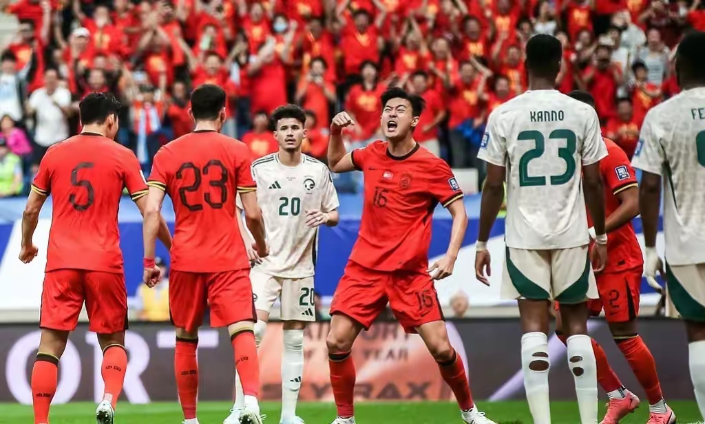 队内冲突再度爆发，球队团结力量受到考验