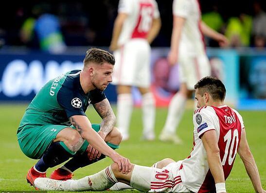 阿贾克斯惊险逆转,晋级半决赛 阿贾克斯惊险逆转,晋级半决赛