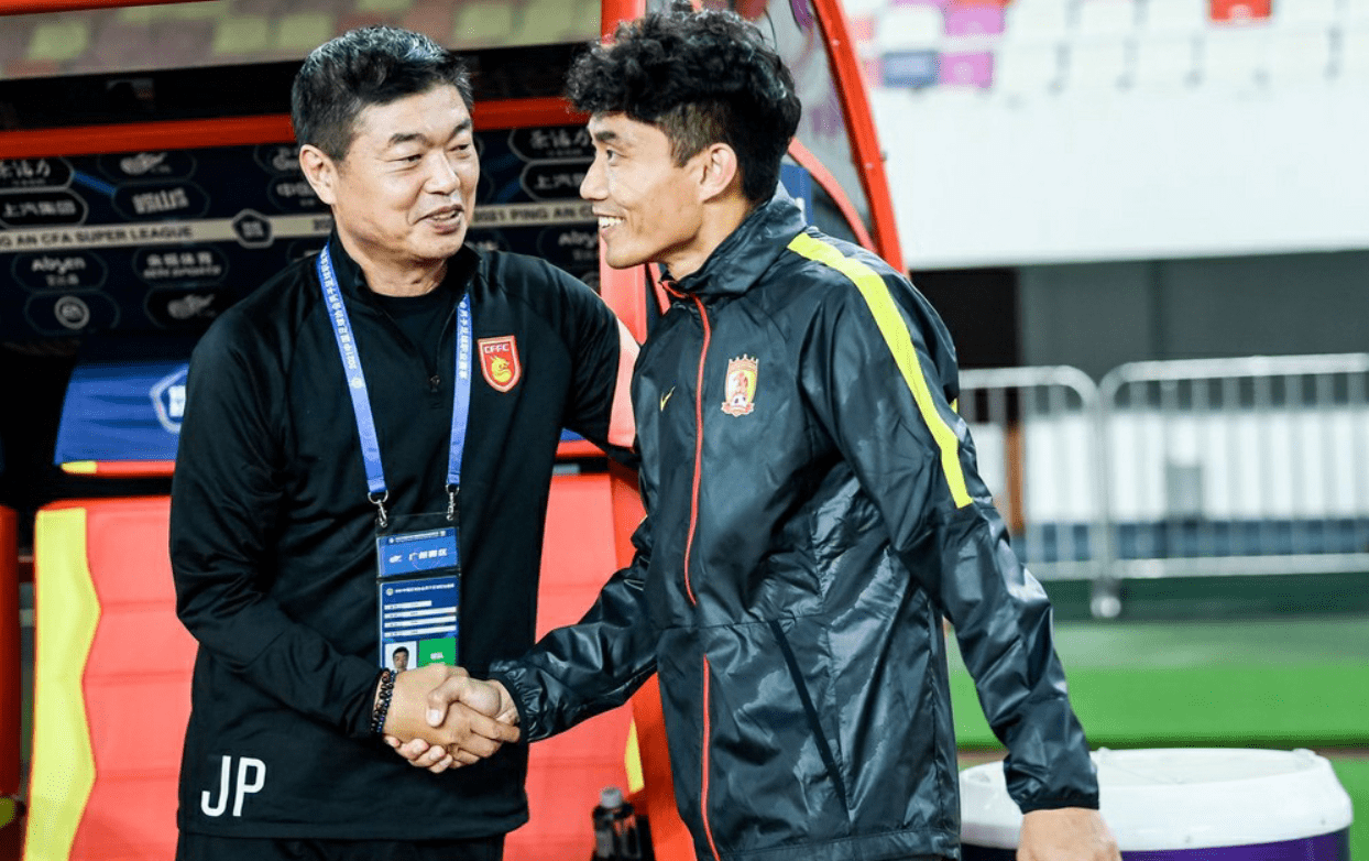 阿尔勒队宣布解雇主教练,球队未来存疑 阿尔勒队宣布解雇主教练,球队未来存疑