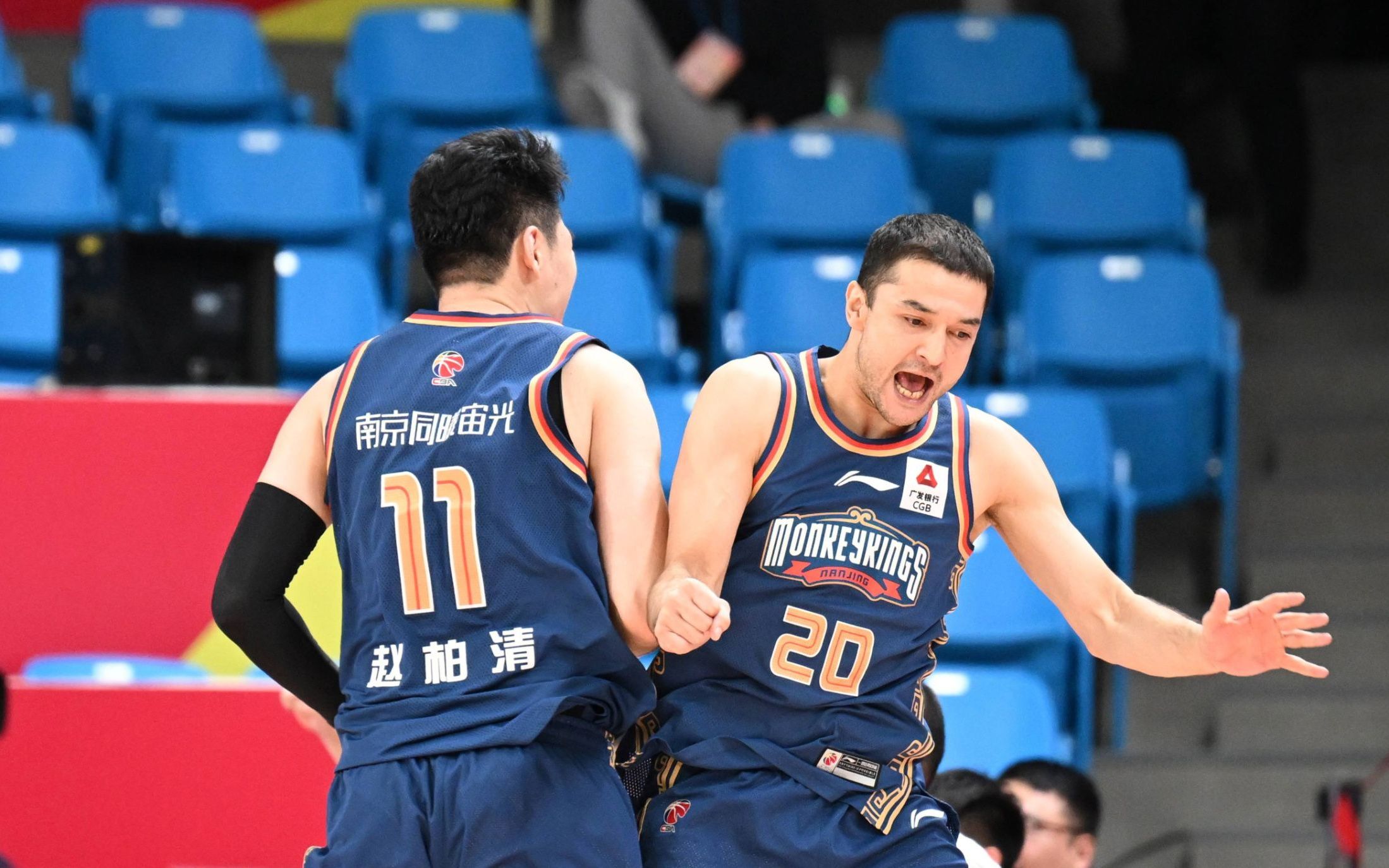 广东宏远遭遇挑战:与新疆队争夺顶级位置 广东宏远遭遇挑战:与新疆队争夺顶级位置