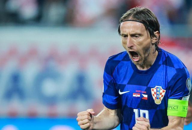 克罗地亚大胜，轻松挺进下一轮