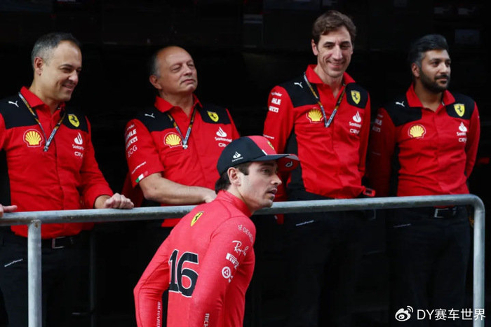 索伯车队轻取哈斯车队，佩雷兹扛起全队