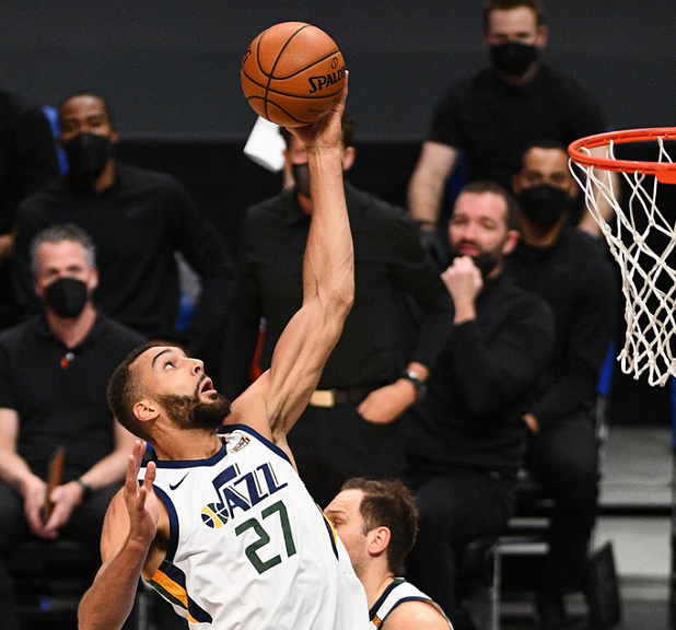 江苏队横扫上海队,米切尔关键制胜 江苏队横扫上海队,米切尔关键制胜